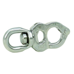 trigger snap shackle used on sailboats for halyards and sheets